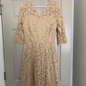 New without tags gorgeous women’s tan soft lace dress size Medium